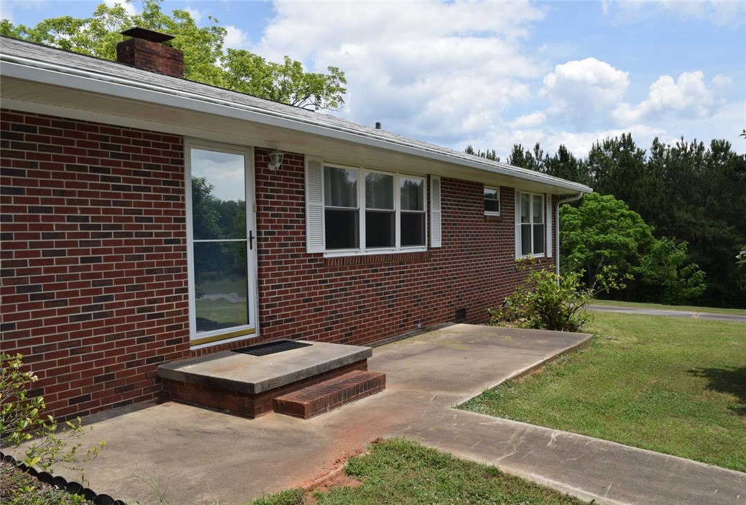 208 Greenfield Road Westminster, SC 29693 - Photo 48 of 50 Brick And Vinyl!