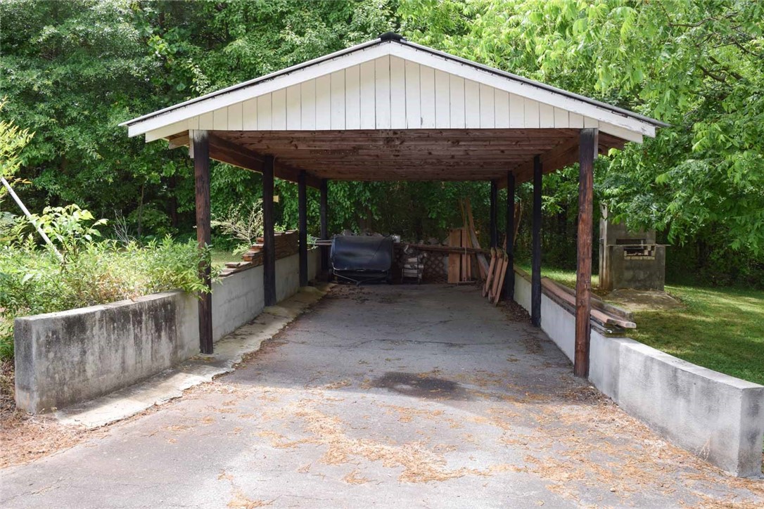 208 Greenfield Road Westminster, SC 29693 - Photo 7 of 50 Deep One Car Carport
