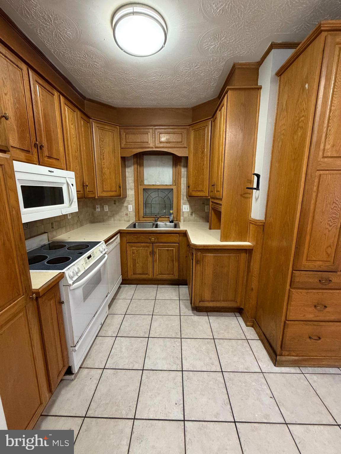 1265 Buttonwood Street Reading, PA 19604 - Photo 5 of 13