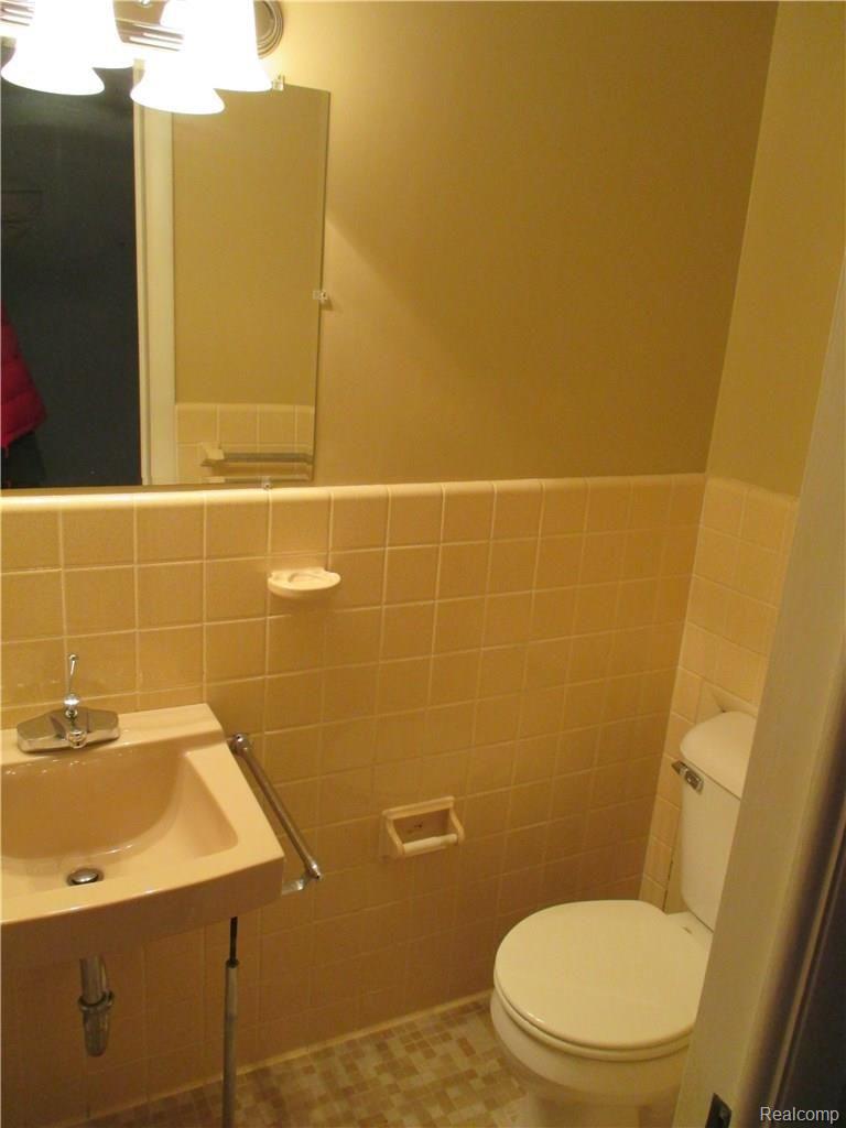 840 Harcourt Road Grosse Pointe, MI 48230 - Photo 17 of 27 IMG_2398.JPG