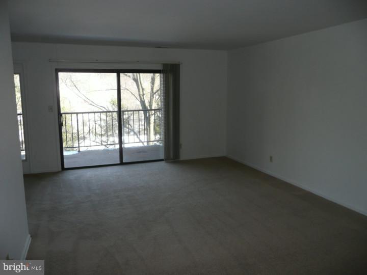 12 F Fairway Road, Unit F Reading, PA 19607 - Photo 2 of 13 Living Room