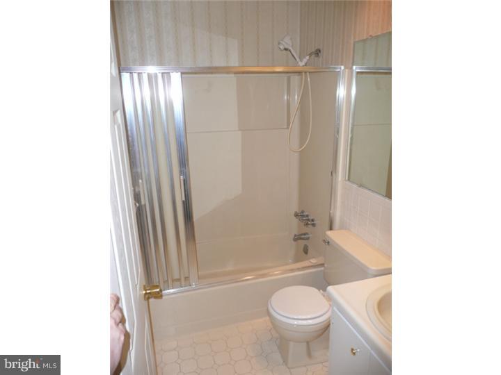 12 F Fairway Road, Unit F Reading, PA 19607 - Photo 12 of 13 Bathroom