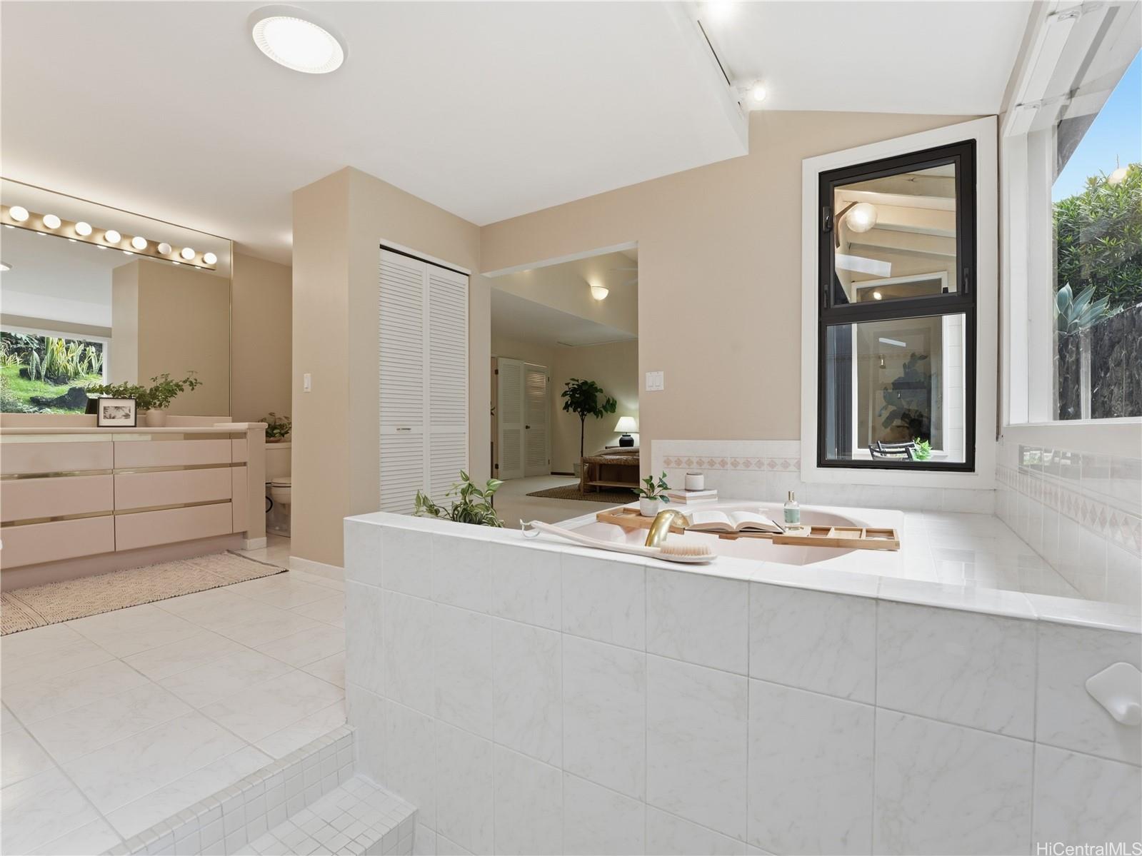 367 Mamaki Street Honolulu, HI 96821 - Photo 14 of 25