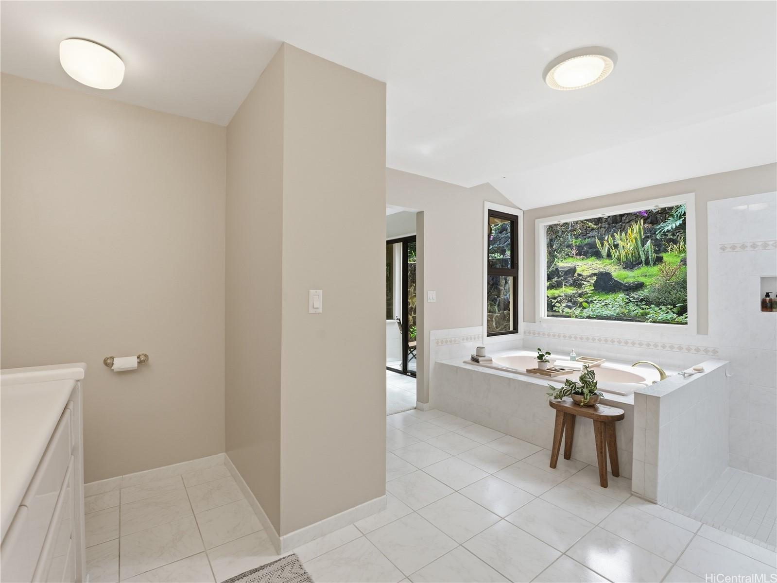 367 Mamaki Street Honolulu, HI 96821 - Photo 15 of 25