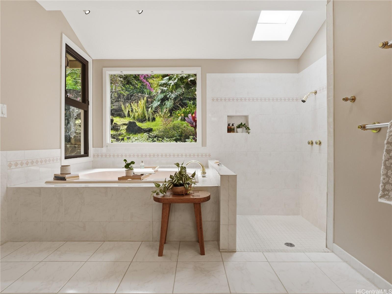 367 Mamaki Street Honolulu, HI 96821 - Photo 16 of 25