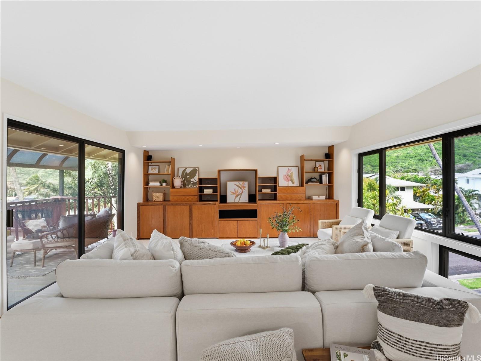 367 Mamaki Street Honolulu, HI 96821 - Photo 4 of 25