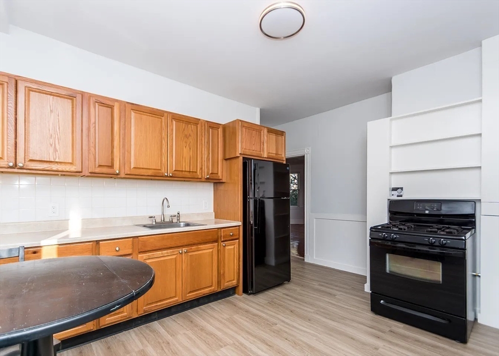 32 Warwick Road, Unit 2 Newton, MA 02465 - Photo 2 of 10