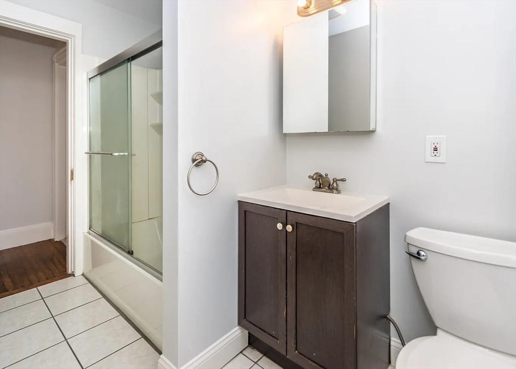 32 Warwick Road, Unit 2 Newton, MA 02465 - Photo 4 of 10