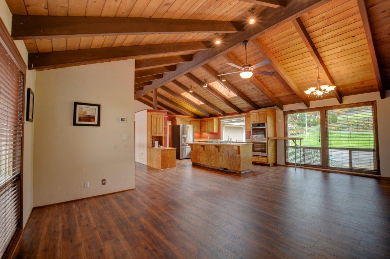 4000 North Foothill Road Medford, OR 97504 - Photo 14 of 67 b8