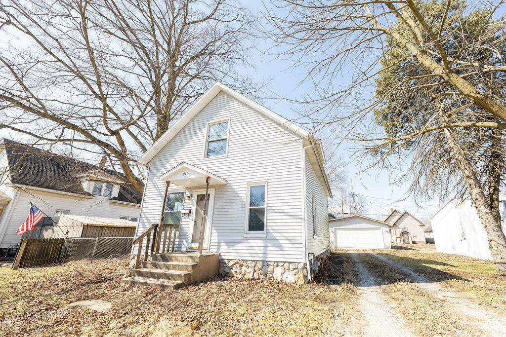 910 Rumely Street La Porte, IN 46350 - Photo 2 of 23 1024x683