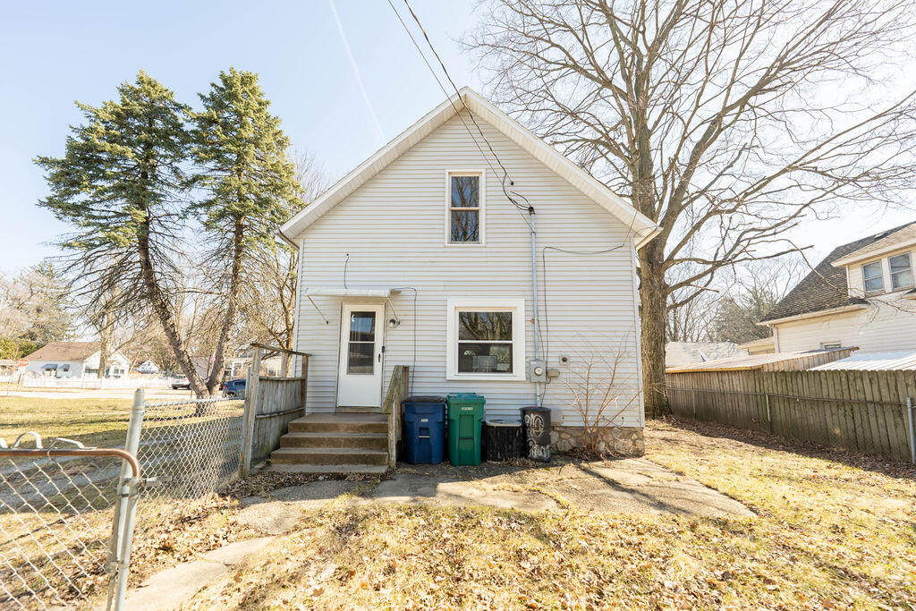 910 Rumely Street La Porte, IN 46350 - Photo 5 of 23 1024x683