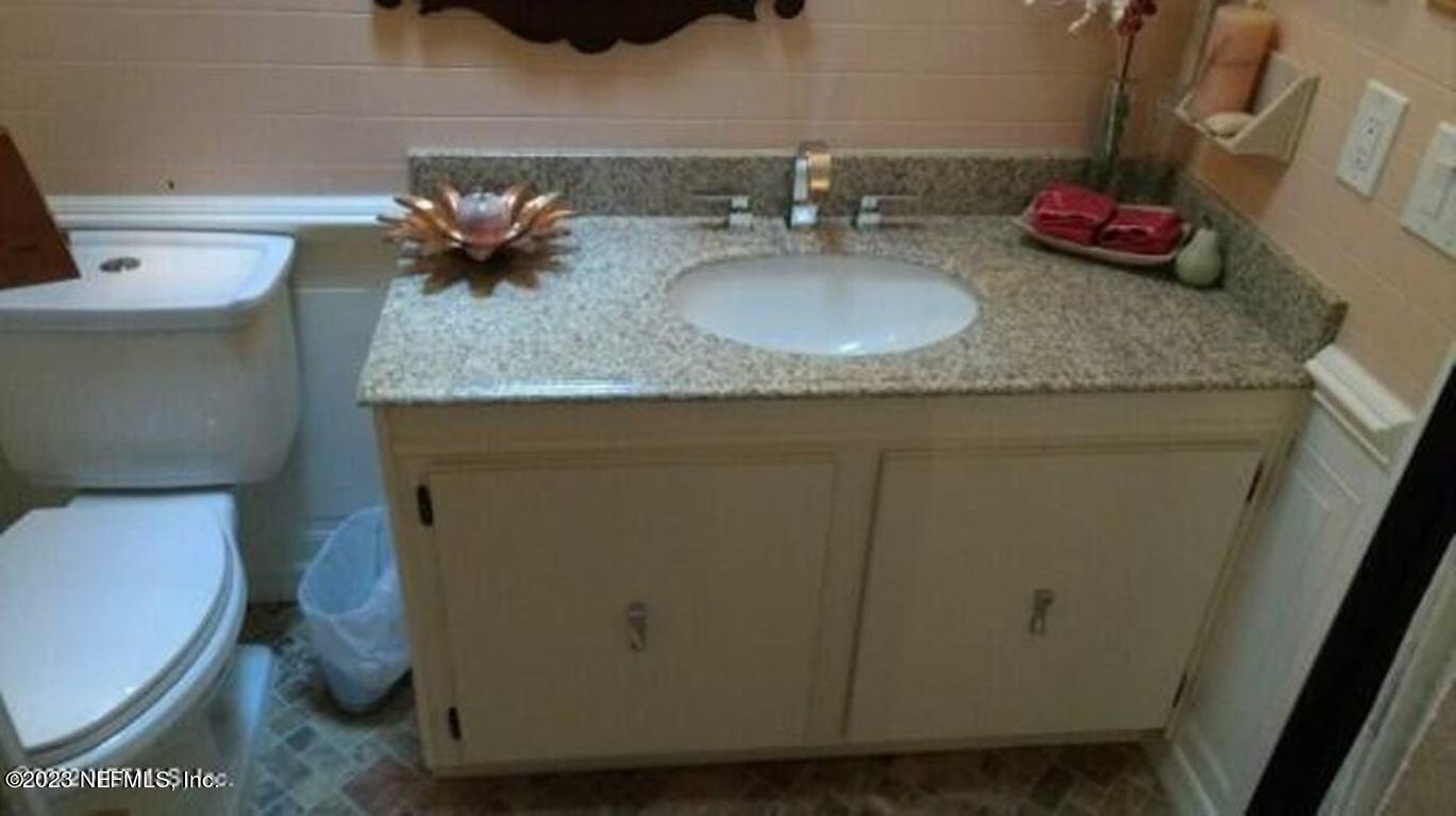 6113 Raintree Road Jacksonville, FL 32277 - Photo 18 of 31 Guest Bath