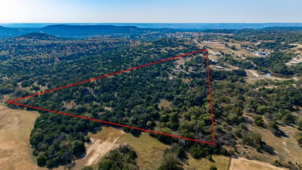$585,000 | 135 Feather Ridge Rd Center Point, Center Point, TX 78010