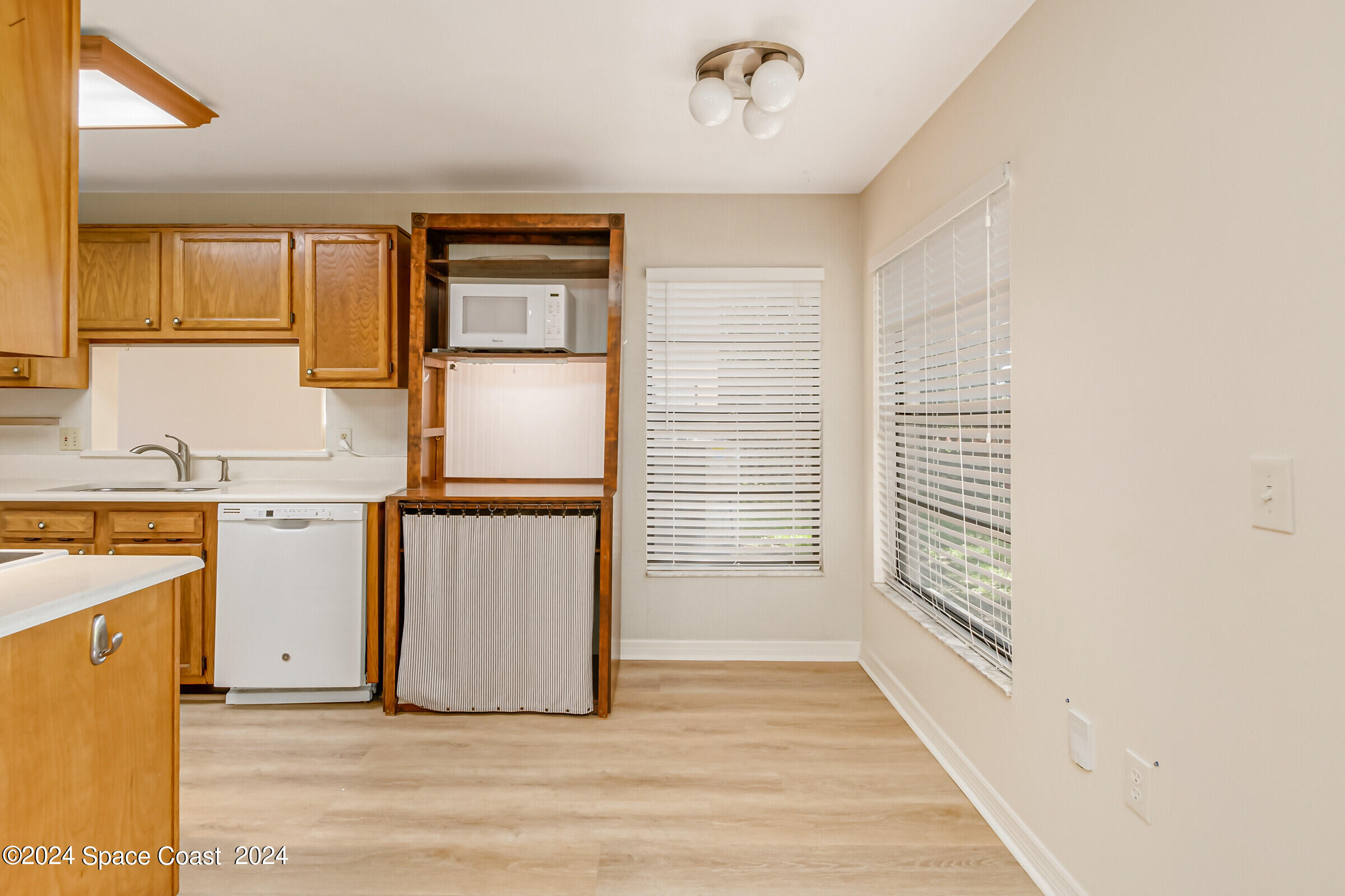 1680 Clover Circle Melbourne, FL 32935 - Photo 15 of 37 eat in kitchen