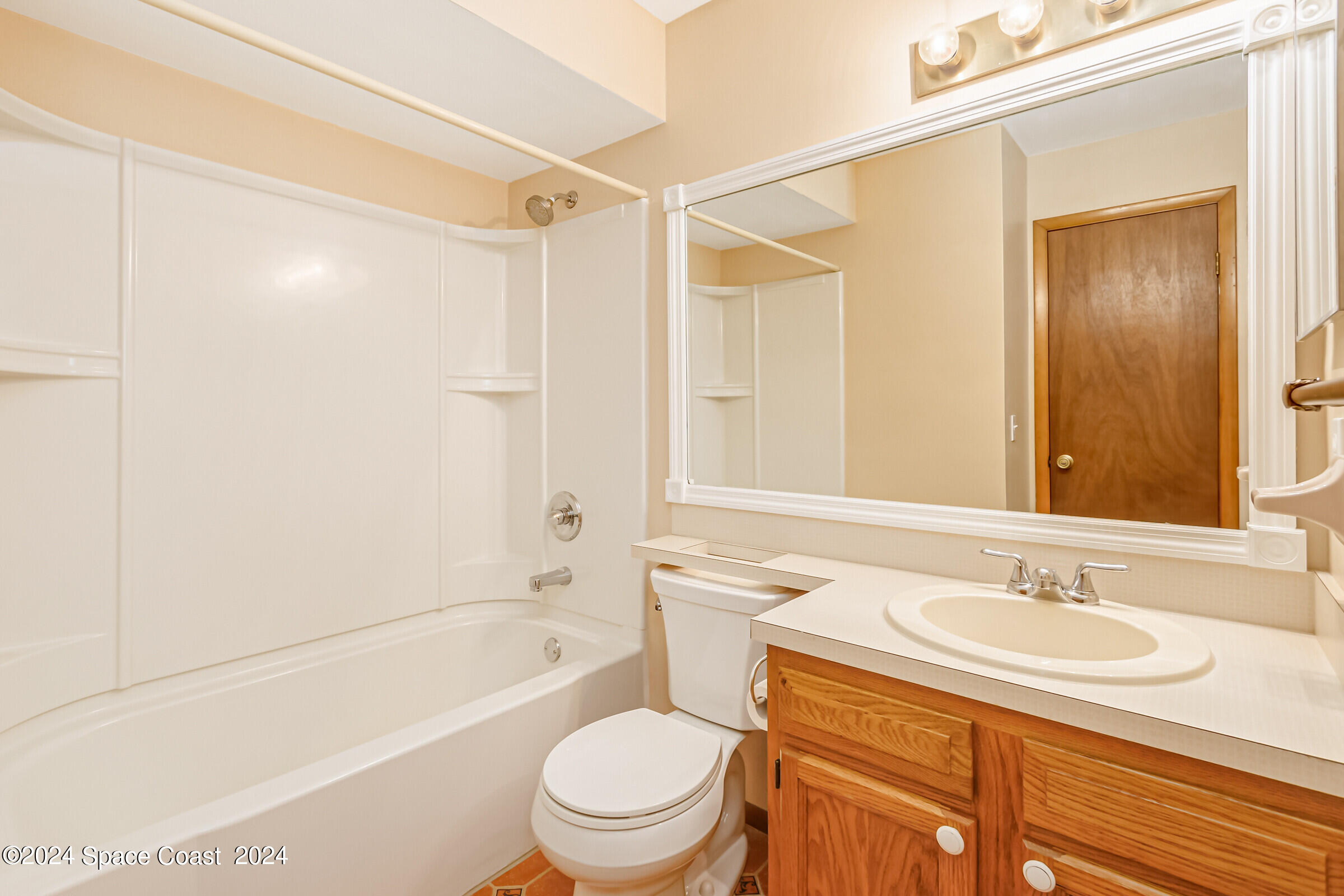 1680 Clover Circle Melbourne, FL 32935 - Photo 26 of 37 Bath 2 upstairs