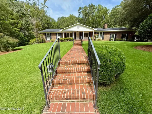 $323,000 | 302 Woodlawn Drive, Williamston, NC 27892