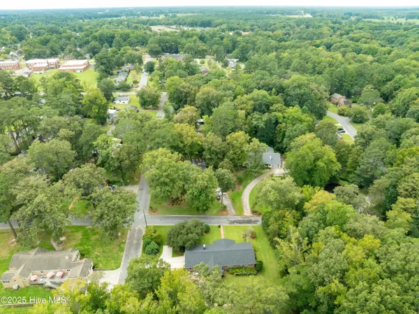 $323,000 | 302 Woodlawn Drive, Williamston, NC 27892