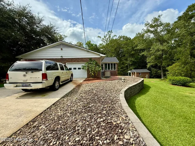 $347,450 | 302 Woodlawn Drive, Williamston, NC 27892