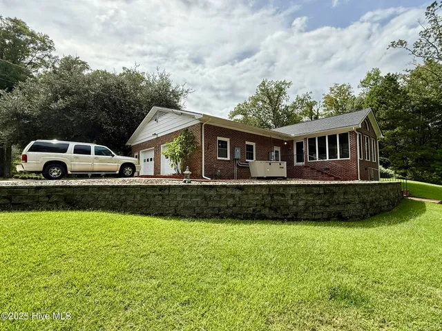 $347,450 | 302 Woodlawn Drive, Williamston, NC 27892