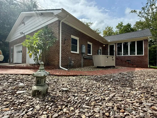 $347,450 | 302 Woodlawn Drive, Williamston, NC 27892