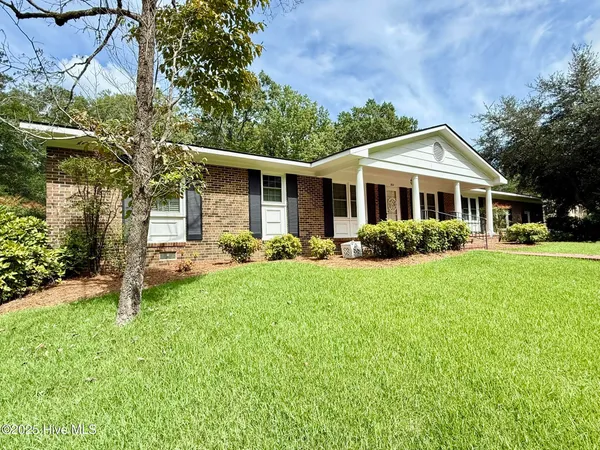 $323,000 | 302 Woodlawn Drive, Williamston, NC 27892