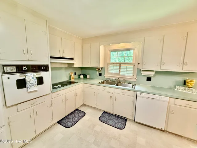 $347,450 | 302 Woodlawn Drive, Williamston, NC 27892