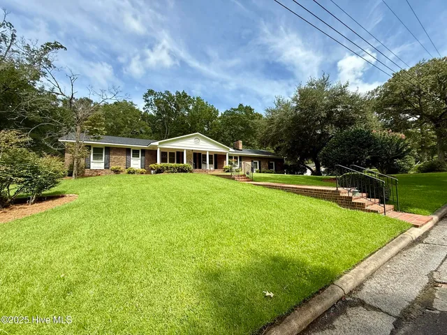 $347,450 | 302 Woodlawn Drive, Williamston, NC 27892