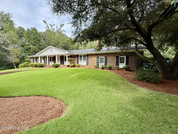 $323,000 | 302 Woodlawn Drive, Williamston, NC 27892