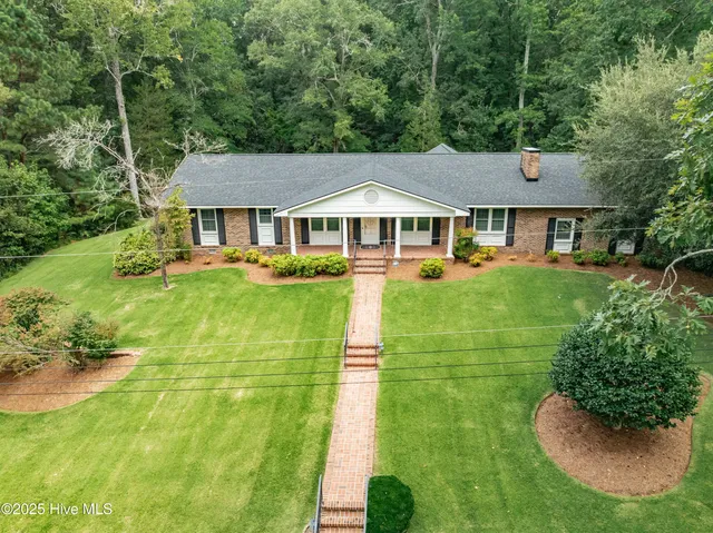 $347,450 | 302 Woodlawn Drive, Williamston, NC 27892