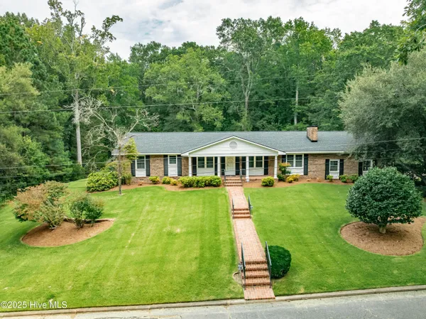 $323,000 | 302 Woodlawn Drive, Williamston, NC 27892