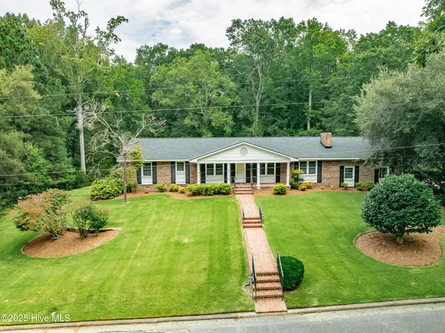 $347,450 | 302 Woodlawn Drive, Williamston, NC 27892