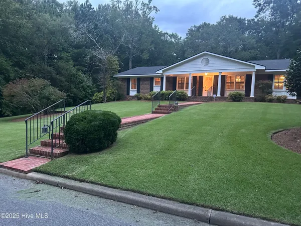$323,000 | 302 Woodlawn Drive, Williamston, NC 27892