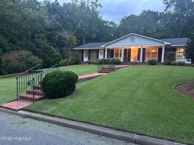 $347,450 | 302 Woodlawn Drive, Williamston, NC 27892