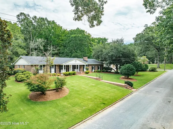 $323,000 | 302 Woodlawn Drive, Williamston, NC 27892