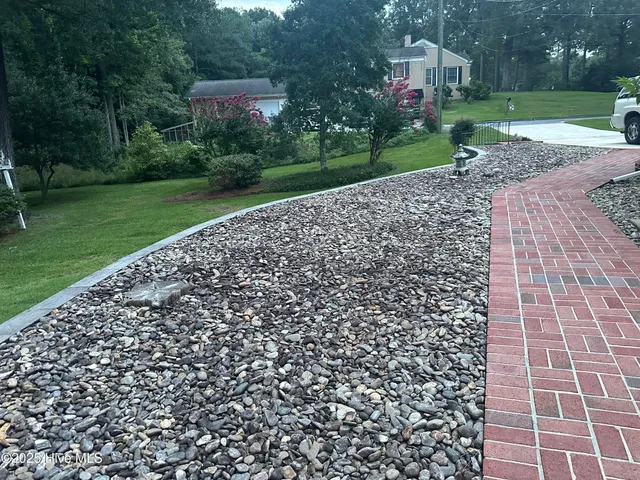 $347,450 | 302 Woodlawn Drive, Williamston, NC 27892