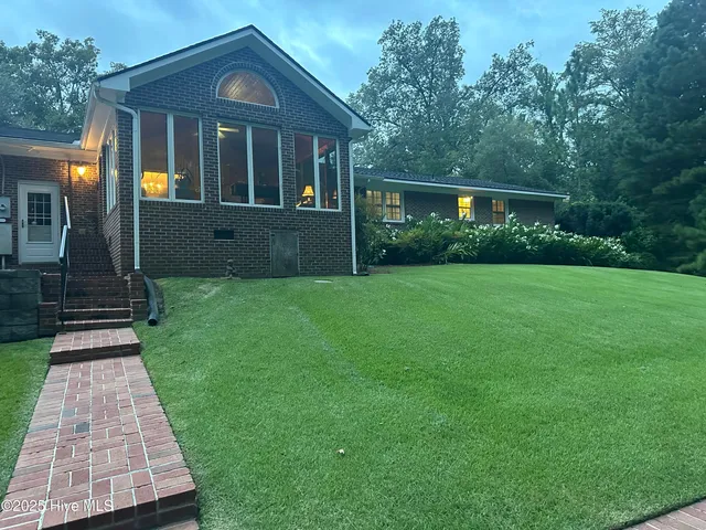 $347,450 | 302 Woodlawn Drive, Williamston, NC 27892