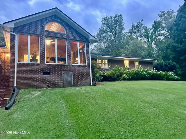 $347,450 | 302 Woodlawn Drive, Williamston, NC 27892