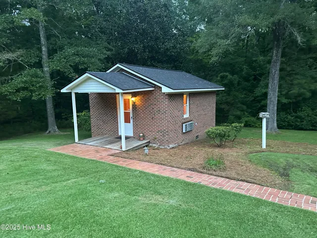 $347,450 | 302 Woodlawn Drive, Williamston, NC 27892