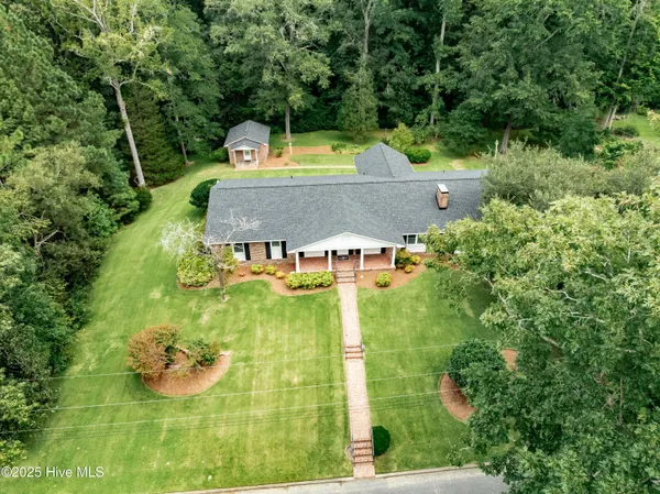 $323,000 | 302 Woodlawn Drive, Williamston, NC 27892