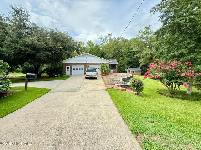 $347,450 | 302 Woodlawn Drive, Williamston, NC 27892