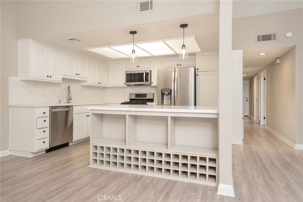 1934 Suntree Lane, Unit B Simi Valley, CA 93063 - Photo 11 of 35