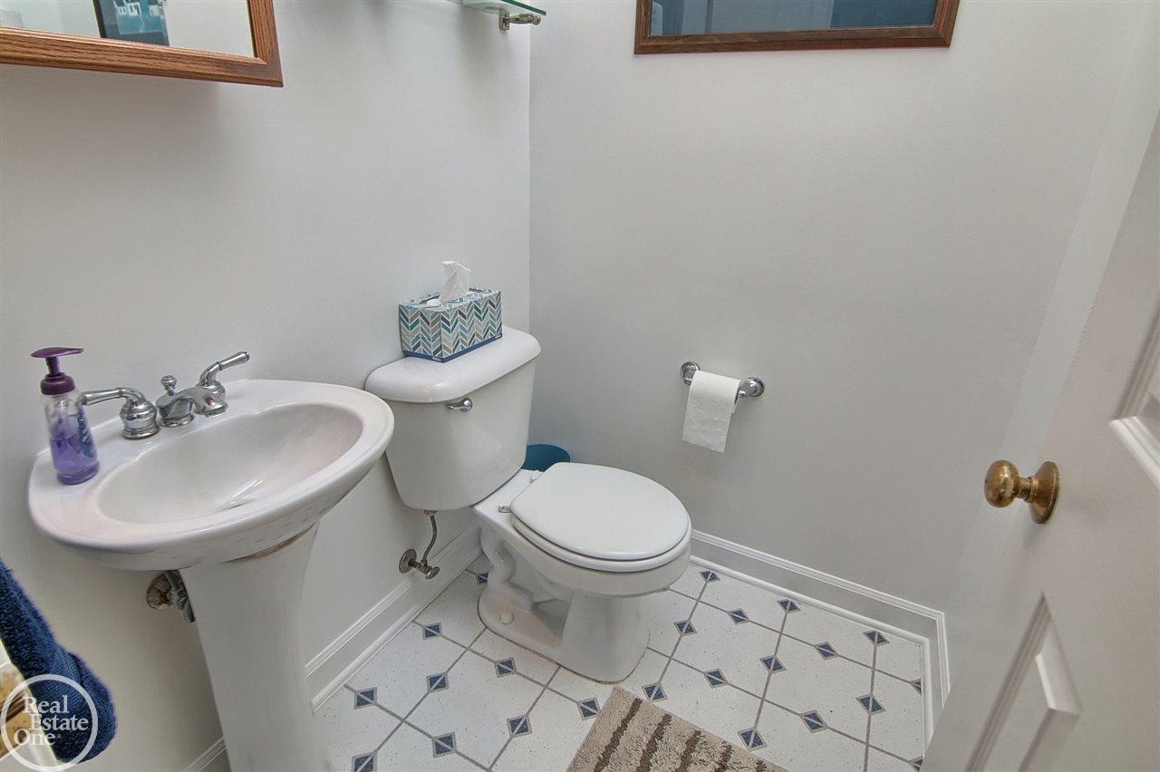 1609 Hampton Road Grosse Pointe Woods, MI 48236 - Photo 22 of 30