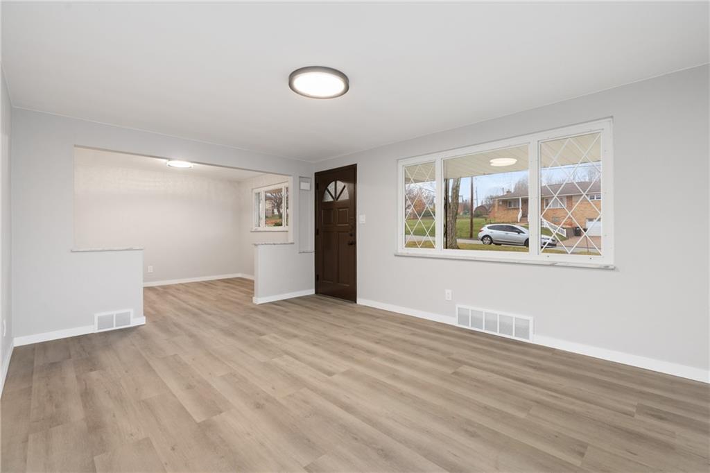 313 Benchoff Street Elizabeth, PA 15037 - Photo 4 of 28