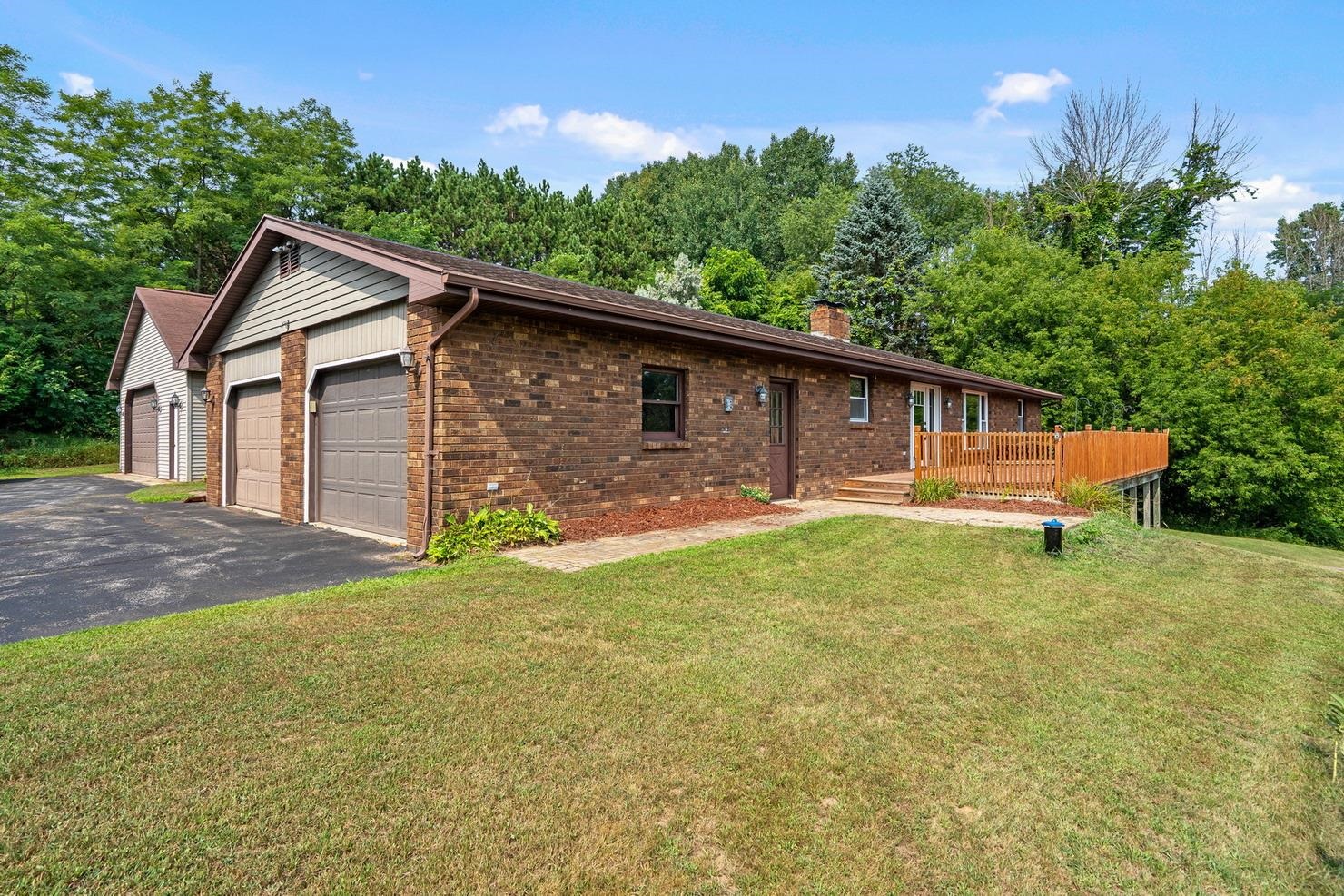 3747 Stream Road Green Bay, WI 54313 - Photo 5 of 48 Gallery Image 5