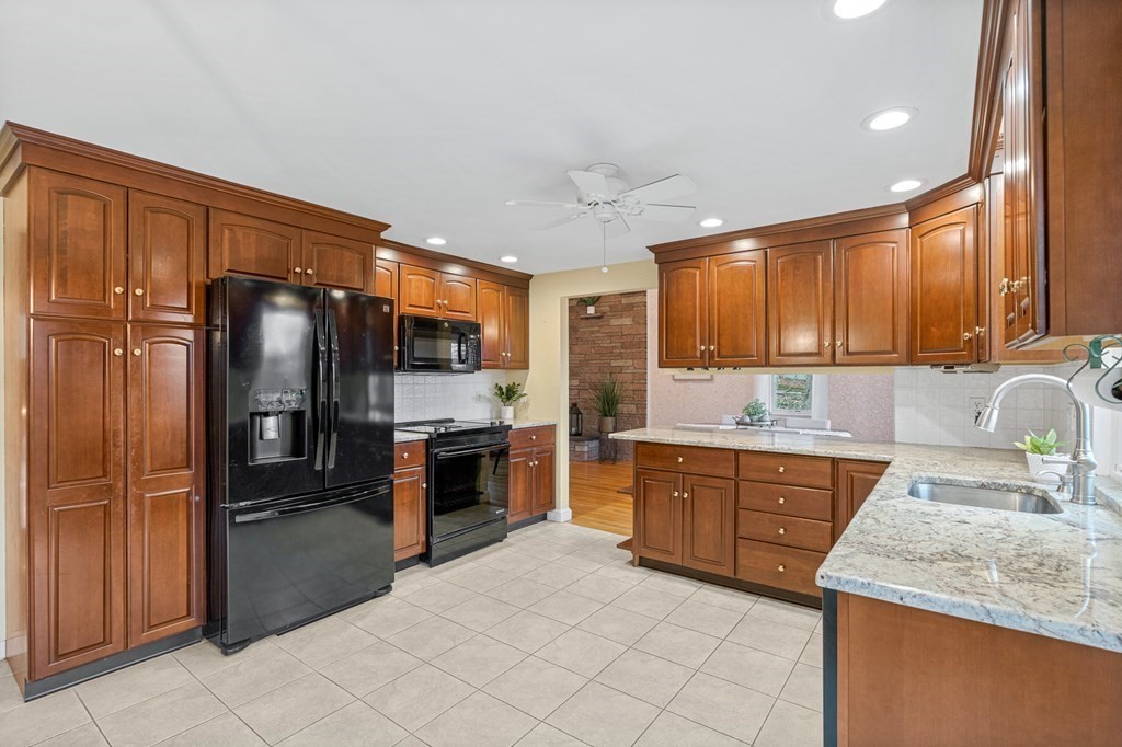 34 North Border Road Winchester, MA 01890 - Photo 3 of 40 Gallery Image 3