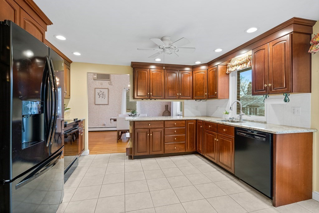 34 North Border Road Winchester, MA 01890 - Photo 4 of 40 Gallery Image 4