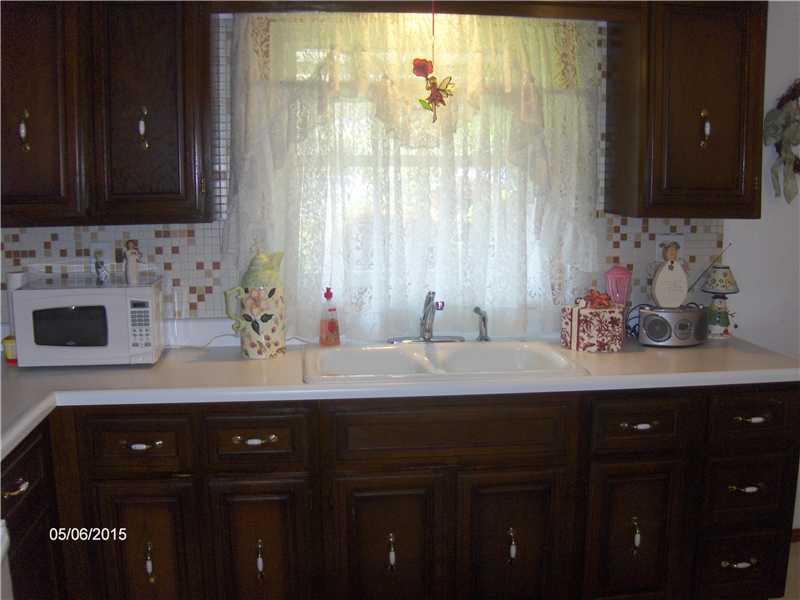 19 Reed Street Burgettstown, PA 15021 - Photo 3 of 18 Kitchen.