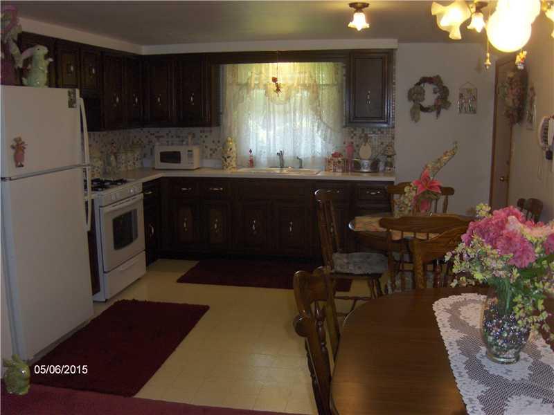 19 Reed Street Burgettstown, PA 15021 - Photo 5 of 18 Kitchen. Eat-In Kitchen
