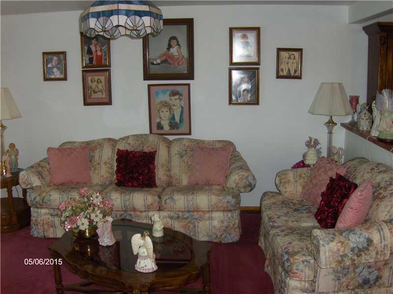 19 Reed Street Burgettstown, PA 15021 - Photo 7 of 18 Family Room.