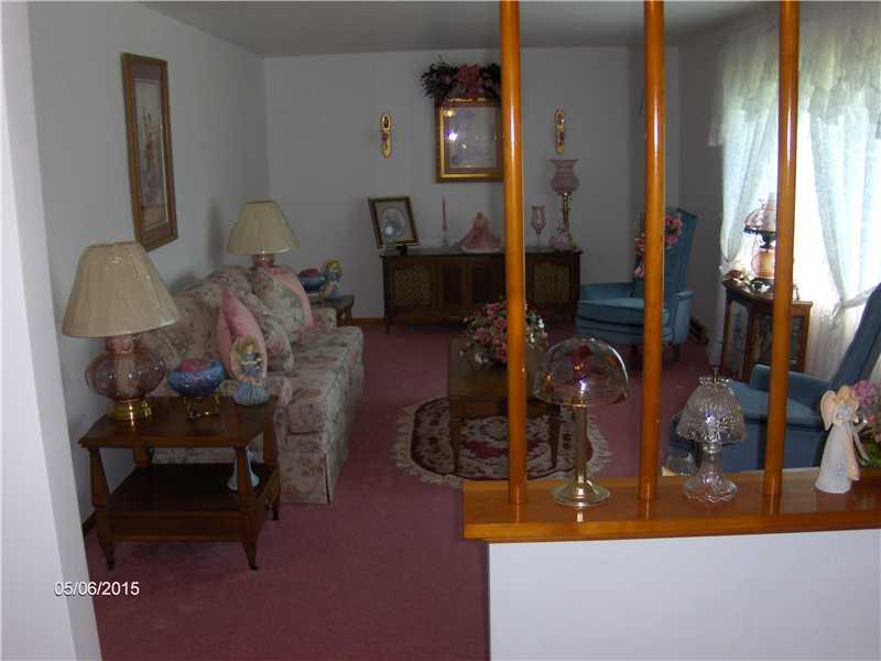 19 Reed Street Burgettstown, PA 15021 - Photo 9 of 18 Living Room.